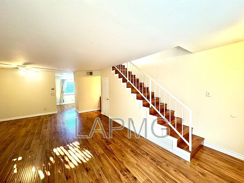 1st image of 12251 Moorpark St #102
