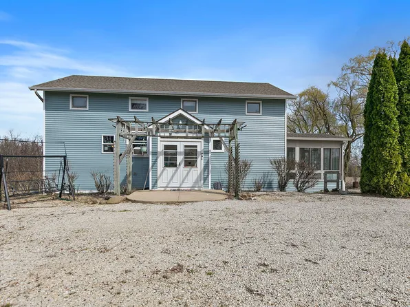 9602 Wright Rd, Harvard, IL 60033