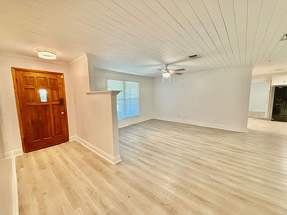 4th image of 203 Hastings Ct