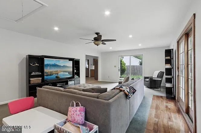14 Virginia Dr — Photo 2