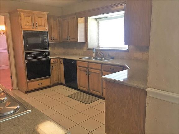 3rd image of 433 Flagstone Dr