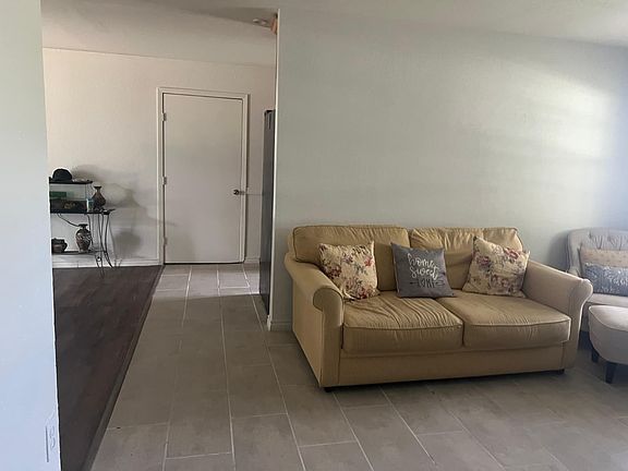4th image of 2646 Brady Ln