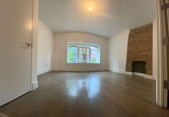 3rd image of 1073 Bergen St #1F