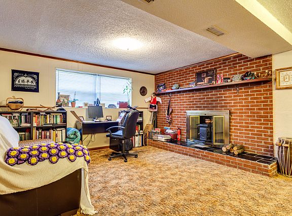 5th image of 216 Jerry Ln