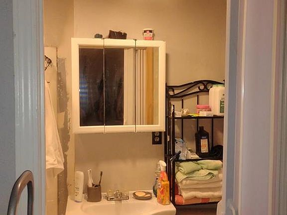 2nd image of 551 Vista Dr