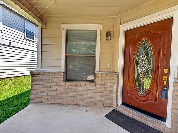 3rd image of 306 Mantova Dr