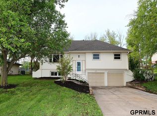10417 Grand Ave, Omaha, NE 68134