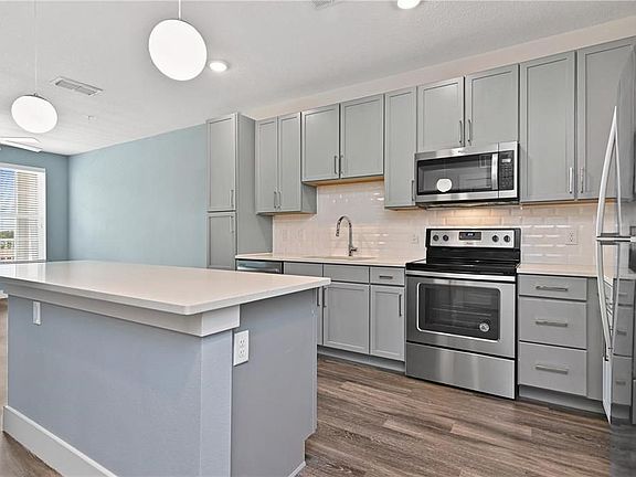 2nd image of 636-1001 W Smith St