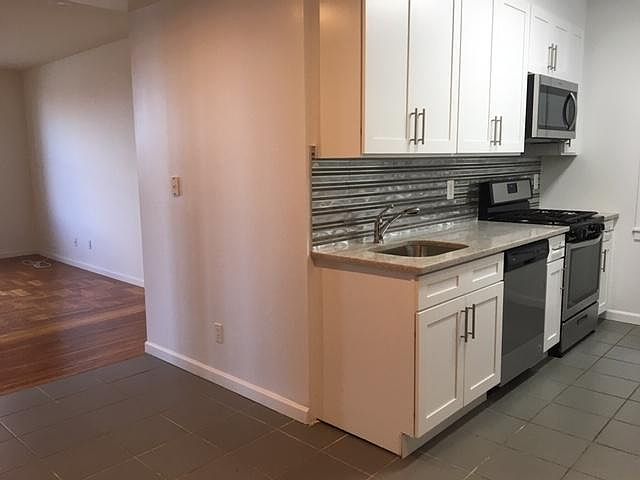 1st image of 203 Lincoln Blvd #B4