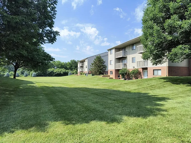 Windsor Place Apartments — Photo 21