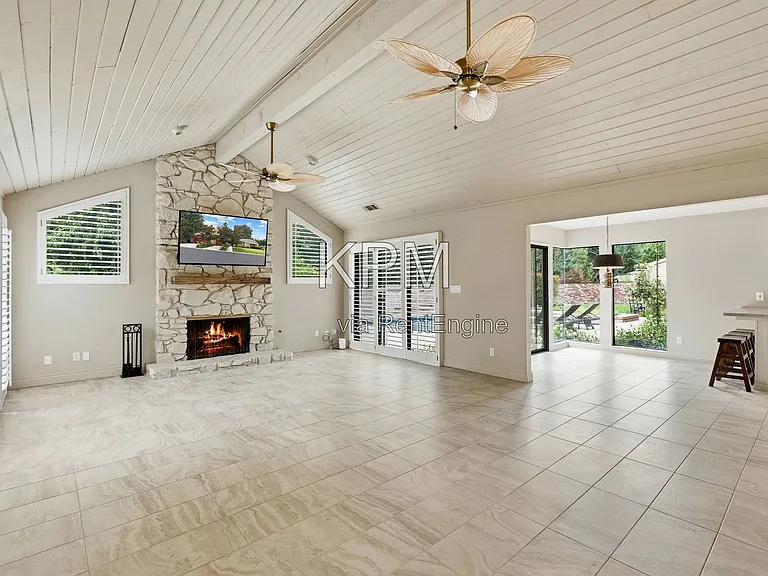 3342 Cove Cir — Photo 38