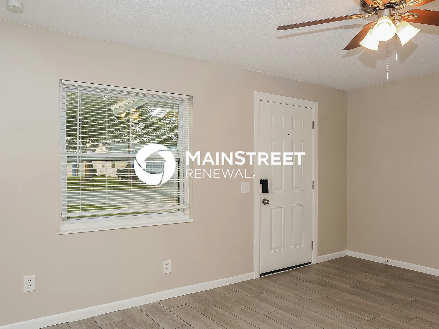 1137 Swan St — Photo 3