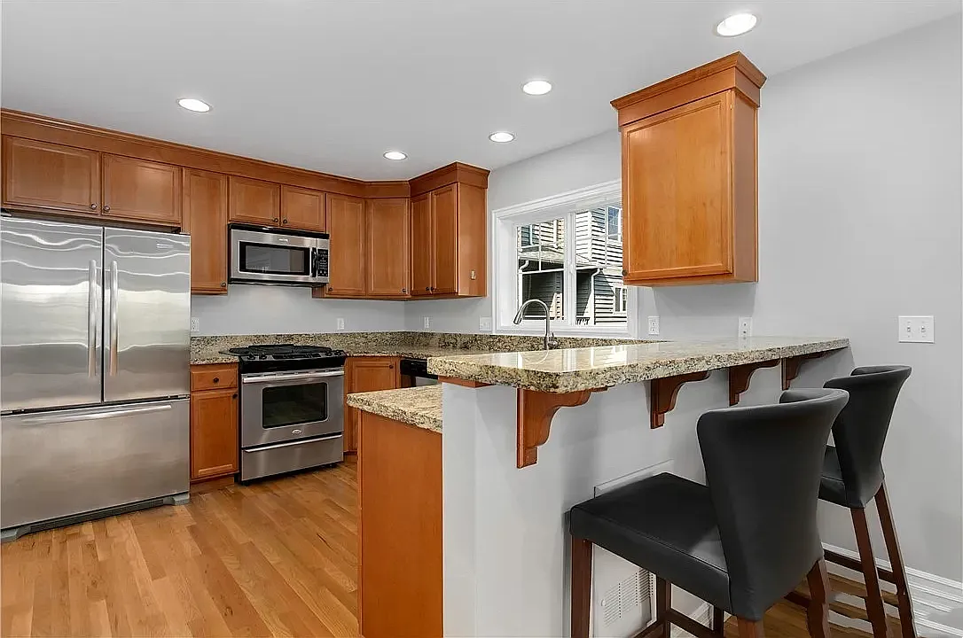 3 bed, 1560 sqft, $3,350 — Photo 4