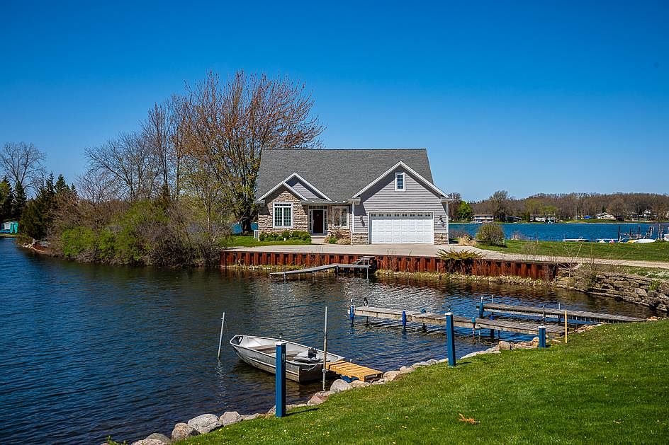 1st image of 10800 Arrowhead Cir