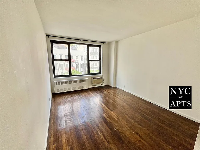 424 W 57th St #5A — Photo 2