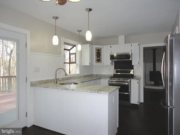 814 Rustic Ln — Photo 17