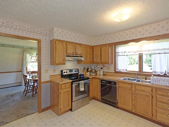 5th image of 12 Gleneagles Blvd