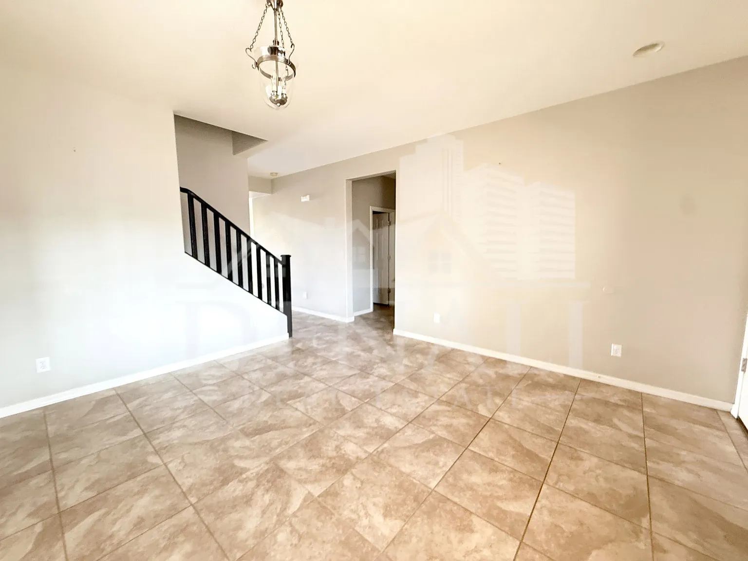 5 bed, 3.0 bath, 2562 sqft, $3,095 — Photo 3