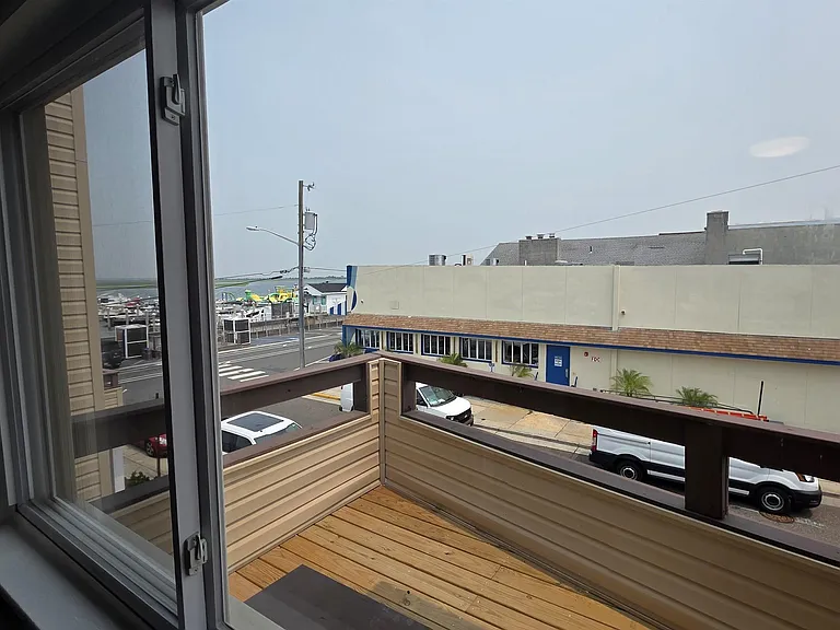 9600 Amherst Ave #5 — Photo 13