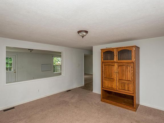 3rd image of 662 Warrington Dr