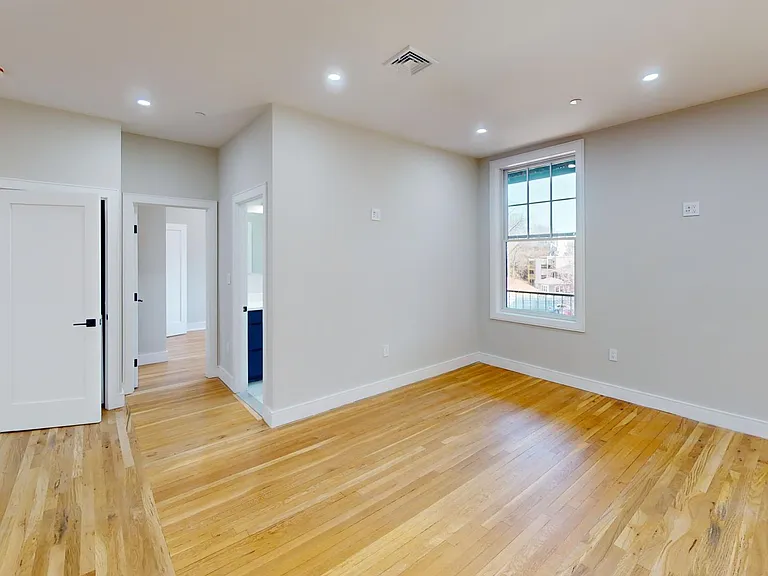145 Sutherland Rd #3 — Photo 17
