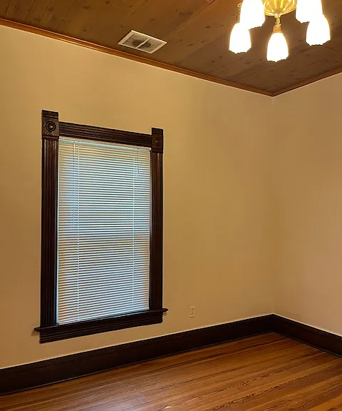 larger bedroom . Walls are painted white - not yellow. Bad photo.