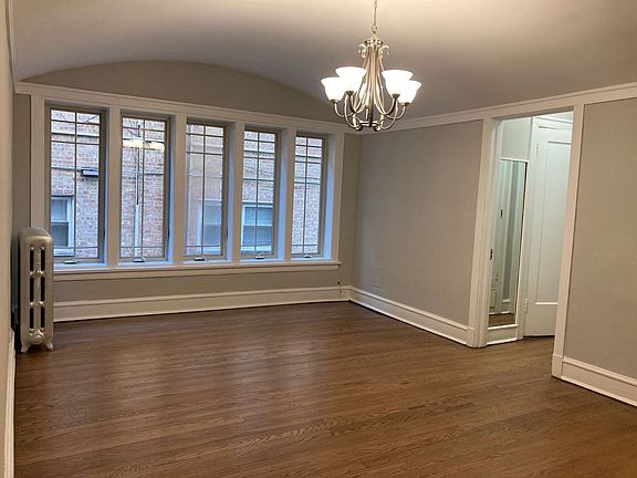5th image of 1700 W Touhy Ave #1