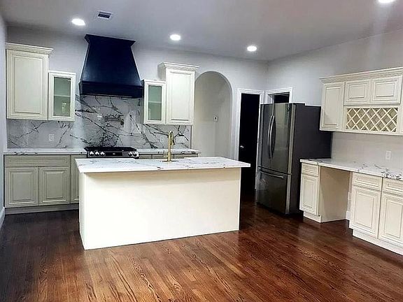 5th image of 4313 Polk St