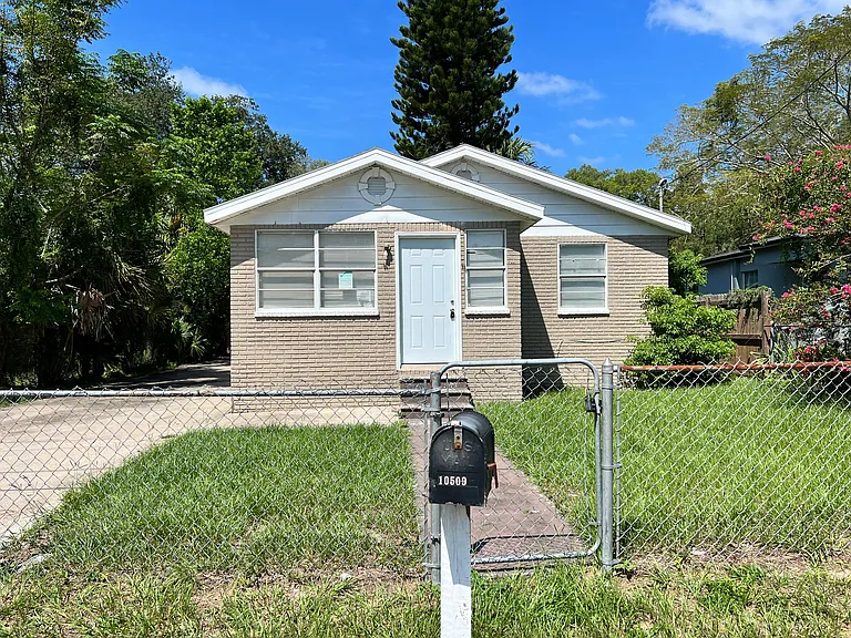 8412 N Elmer St — Photo 1