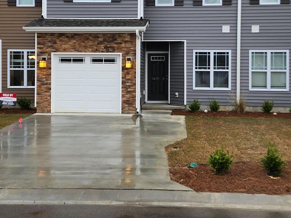 1st image of 1815 Fox Den Way