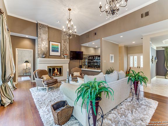 5th image of 205 CASTLE GARDENS DR