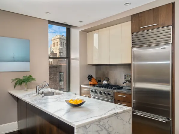 260 Park Avenue South image 2 of 9