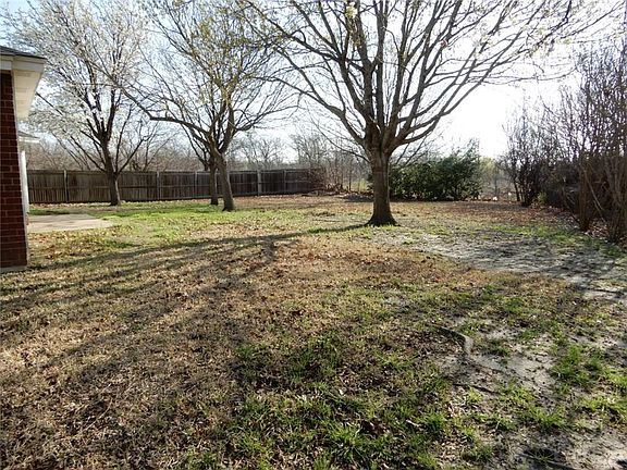 4th image of 636 Nightshade Dr