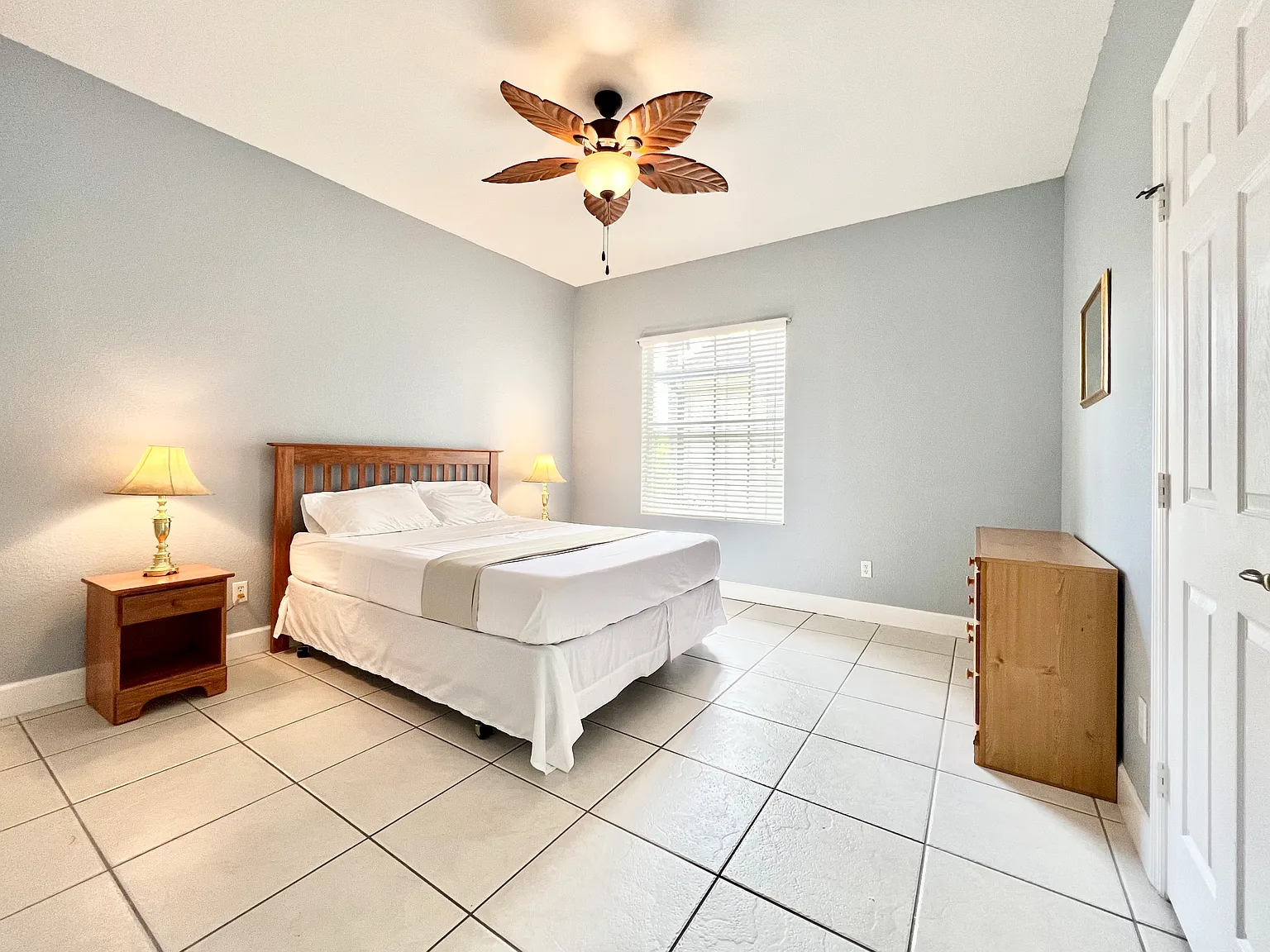 4 bed, 2402 sqft, $775 — Photo 1