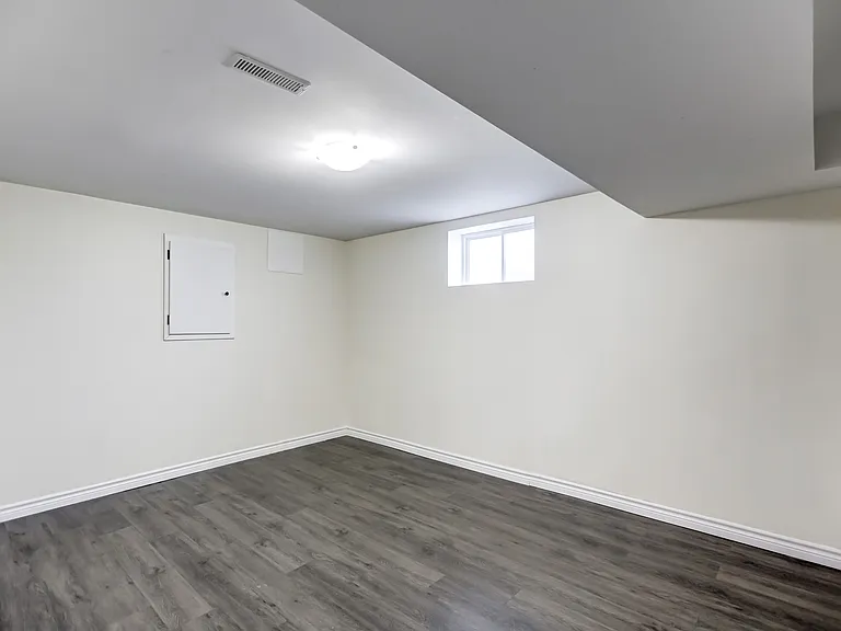 5 Daphne Cres #BASEMENT — Photo 12