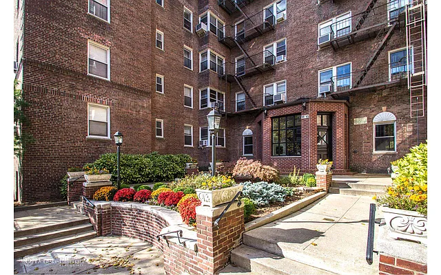 Sold by Douglas Elliman | media 22