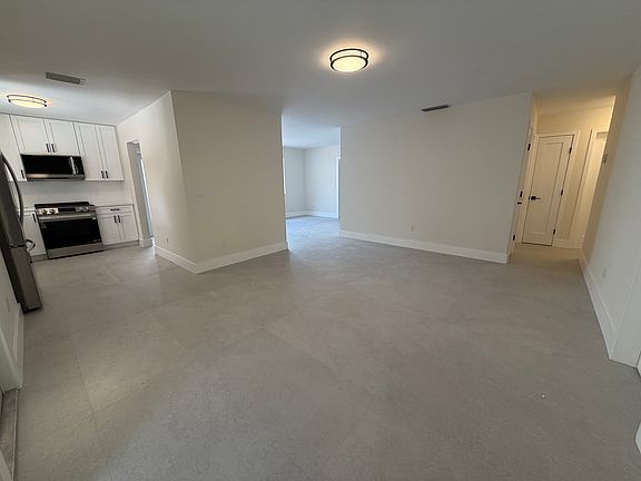 4th image of 132 NW 18th Ave #2