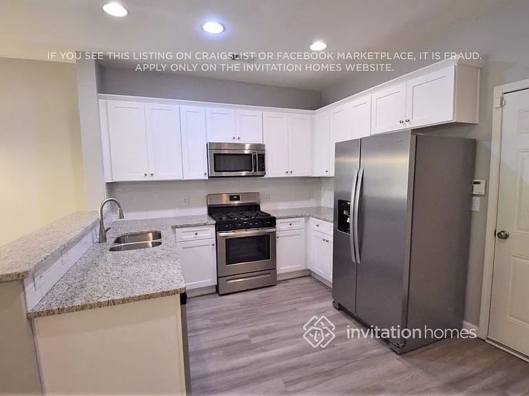 215 Brookhaven Ct — Photo 5