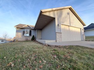 2736 Oshkosh Ln NW, Rochester, MN 55901