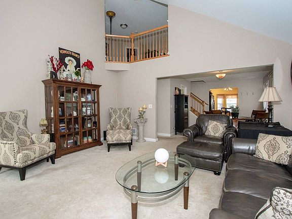 3rd image of 29W475 Big Woods Dr