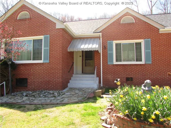 624 Kanawha Ave E, Clendenin, WV 25045