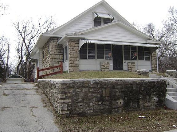 private driveway with a detached garage