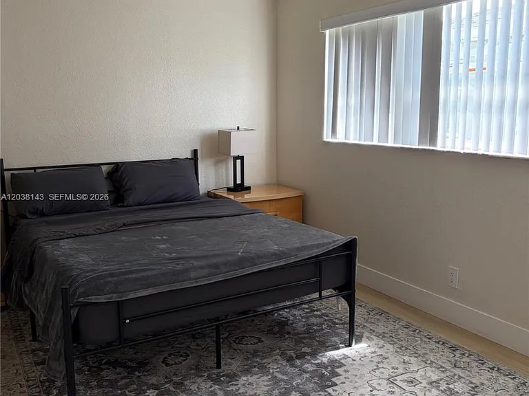 1635 Dewey St #B — Photo 6