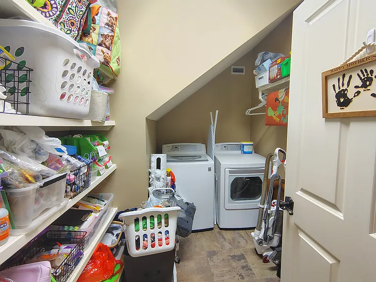 51 S Kingsmill — Photo 14