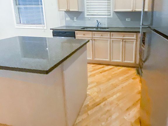 3rd image of 2736 N Wayne Ave #1F