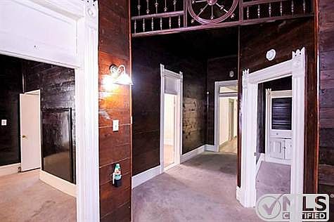 2nd image of 1006 E Marvin Ave