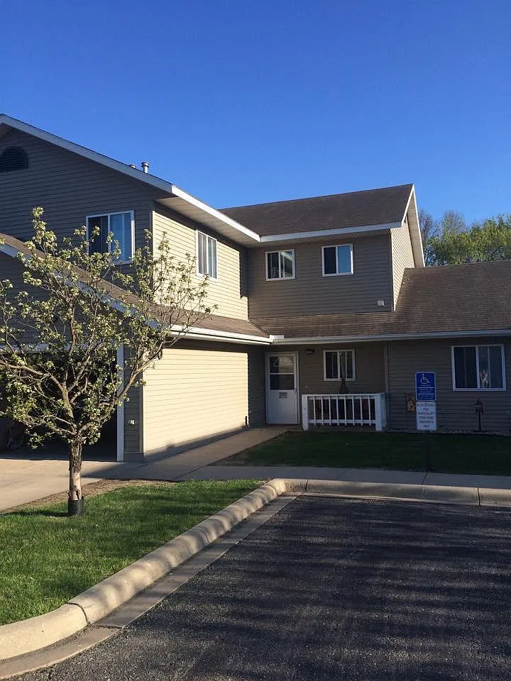 3 bed, 1.5 bath, 1420 sqft, $995 — Photo 1