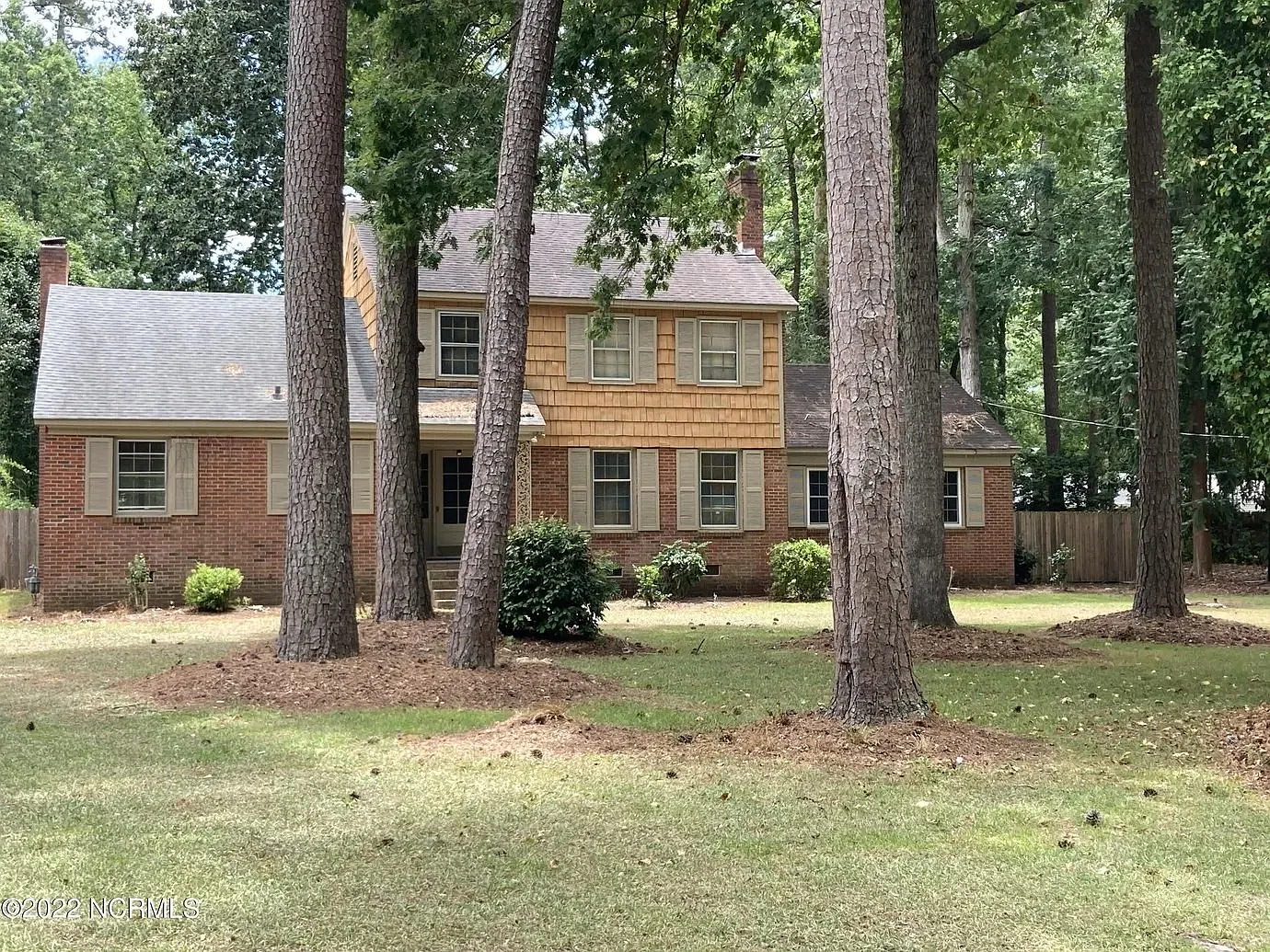 5 bed, 2818 sqft, $800 — Photo 1