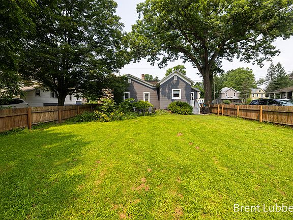 5th image of 216 E Delaware St