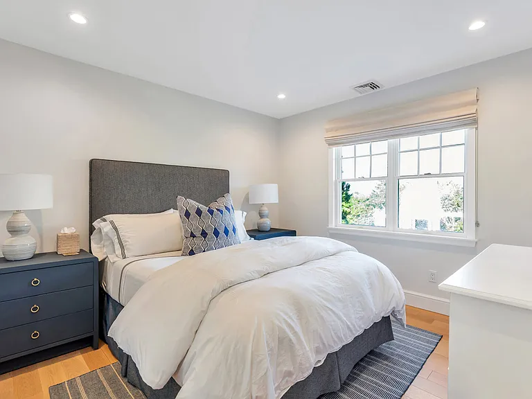 125 Dune Rd — Photo 38